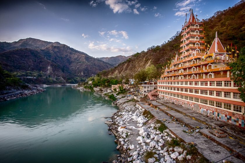 Rishikesh temple side view of canal 1